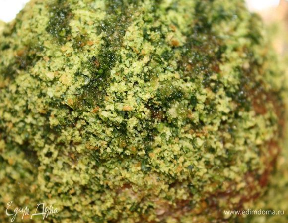 Филе обвалять в панировке и выложить на фольгу.