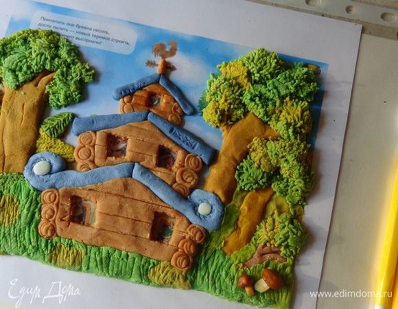 Выбранную картинку надо мысленно разделить на несколько планов и начать работу с тех объектов, которые кажутся самыми дальними. Тонко раскатывать мастику и,немного смочив водой с изнанки, если мастика сохнет быстро, приклеивать на нужные объекты. У меня мастика сохла быстро, поэтому просто не получилось сфотографировать все этапы. Да еще это настолько увлекательно, что иногда я просто забывала о фотосессии.