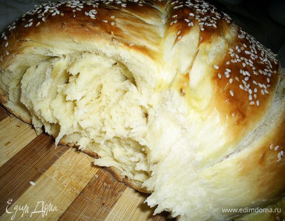 Вот такой разлом изумительной булки-плетенки. Постаралась как можно доходчивее объяснить процесс формирования плетенки. Если что-то непонятно - спрашивайте. С удовольствием отвечу на все вопросы. Приятного аппетита!!!