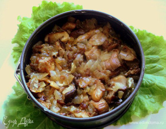 4 слой – жаренные грибы с луком.