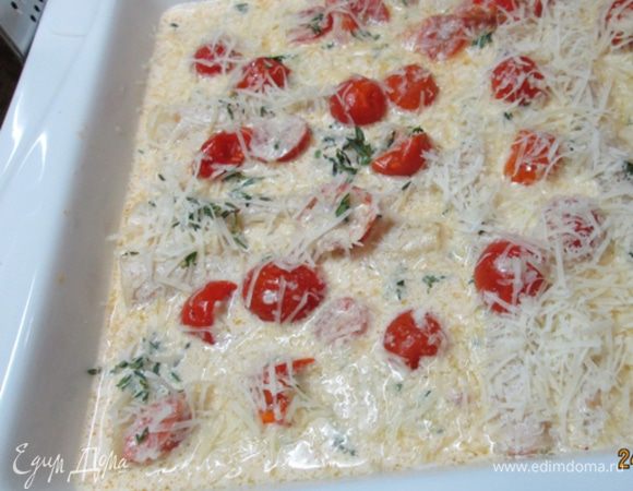 Каннелоне полить соусом. Посыпать тимьяном.
Сыр натереть на мелкой терке, посыпать каннелоне.
Поставить блюдо в духовку на 15 мин.
