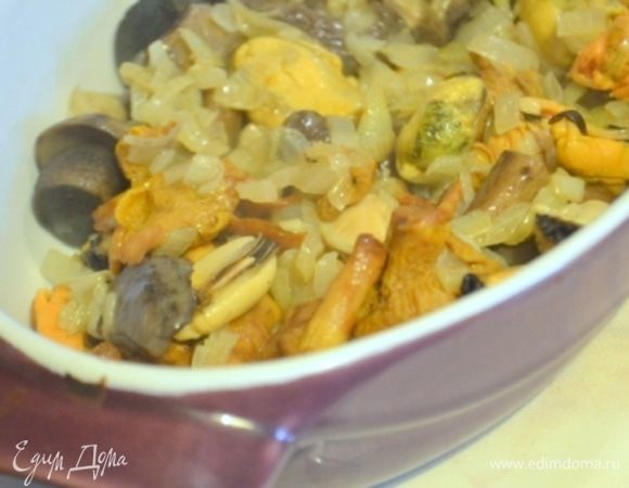 Складываем все в форму для запекания, смазанную сливочным маслом. 