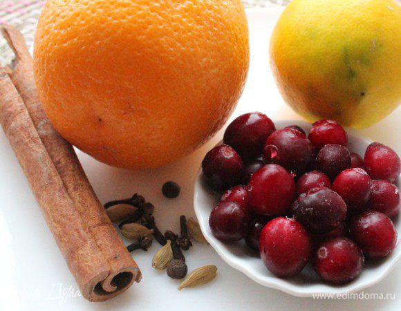 Апельсин и лимон хорошо помыть. Нам понадобится корка 1/2 апельсина и 1/2 лимона.