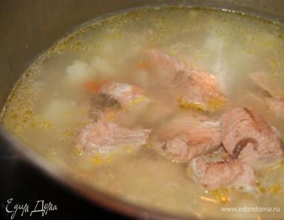 Выложить рыбу, выключить плиту, дать настояться.