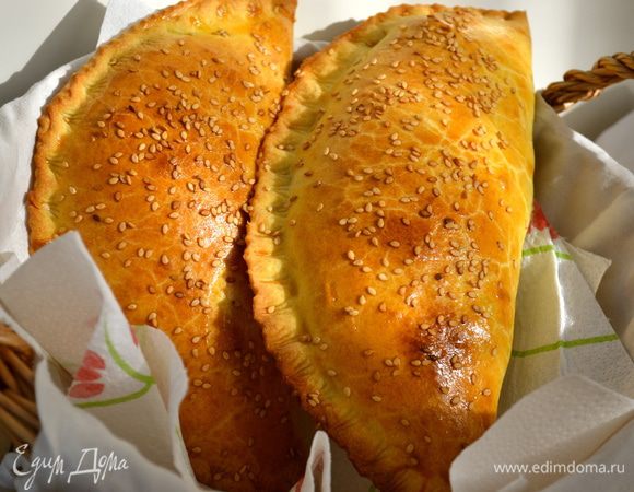 Остудить на решетке. Можно подавать на стол с зеленым салатом, например... Или с куриным бульоном.