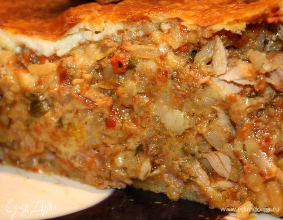 В разрезе через 2 часа. Пирог не успел остыть, но терпеть эту пытку пирогом уже не было сил )