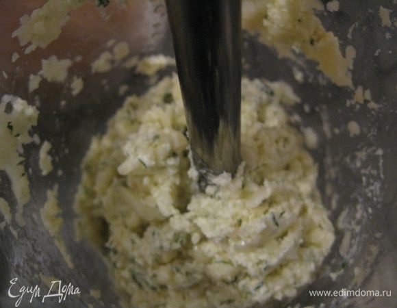 А потом взбить блендером.
Выложить в тарелку на спагетти.