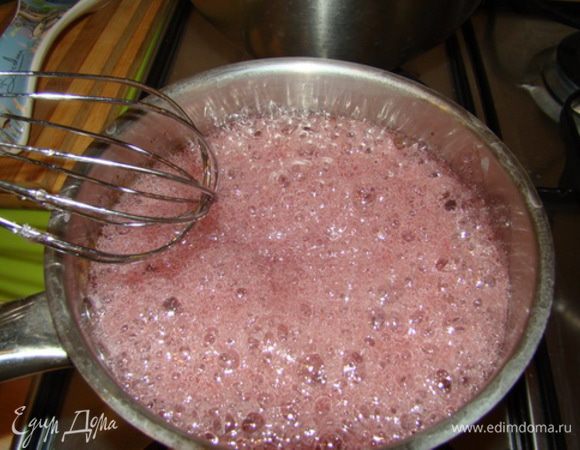 Когда пузыри станут мелкими - сироп готов. Отставляем на пару минут.