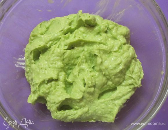 Измельчить блендером, посолить и поперчить.