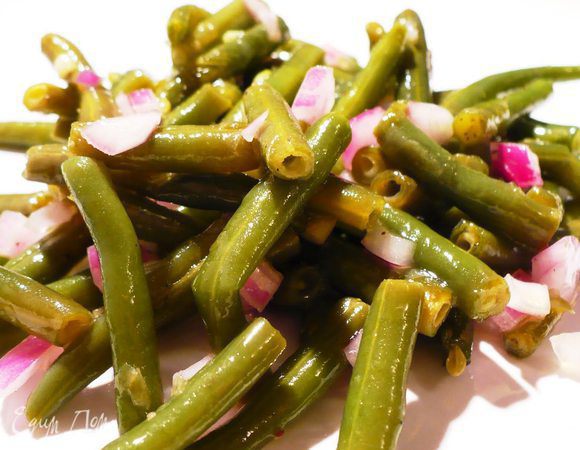 Подавать можно как закуску или даже как гарнир для мясных блюд. Впрочем, как лёгкий вариант ужина  с домашним ржаным хлебом тоже будет оооочень неплохо! Приятных и вкусных вам праздником!