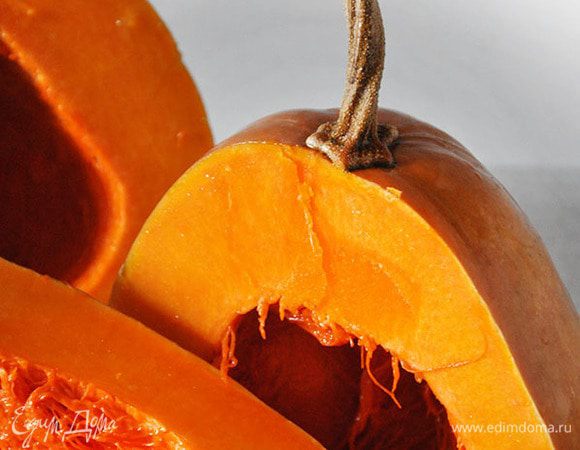 Тыквенное пюре (из печеной тыквы, пюрированной блендером) протереть через сито, чтоб оно стало нежным, даже если вам кажется, что нет комочков и волокон.