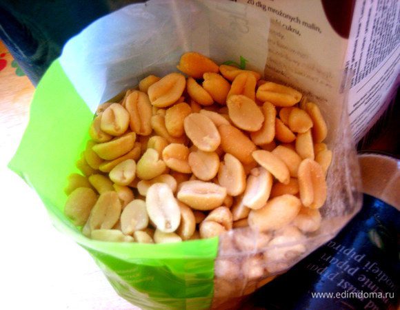 Вместо фундука у меня был готовый обжаренный и очищенный арахис.