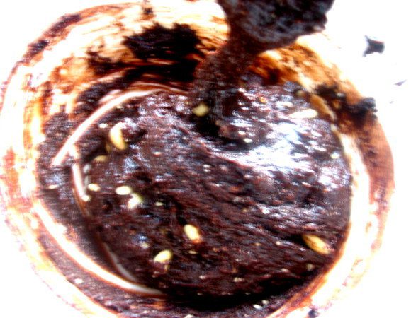 Отправляем застывать конфетную массу в холодильник до такого состояния, когда масса будет тянуться за ложкой и не падать с неё. Я доставала и перемешивала в процессе.