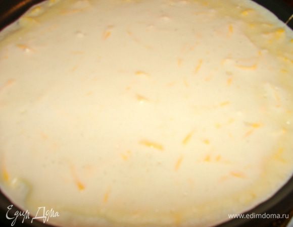 Дополнительно для блинчиков нам понадобится: 300 мл молока, 2  яйца, 80 г тертого сыра, щепотка соли, щепотка сахара и мука.