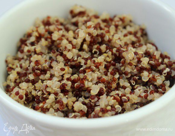 Залить водой в соотношении 1/2 и варить 15 минут, пока не впитается вся вода.