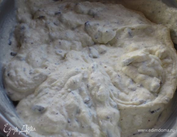 Начинка:Рикотту соединить с 2 ст.л. сахара,яйцом,ликёром и порубленным шоколадом.