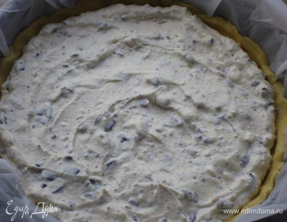 Сверху выложить начинку ...