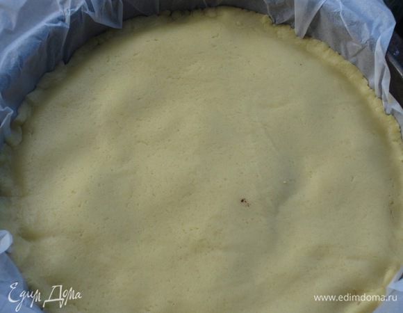 И накрыть 2-м пластом теста. Выпекать в разогретой до 180° духовке 40 минут.