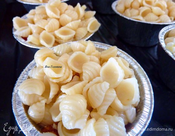 Сверху оставшуюся пасту.