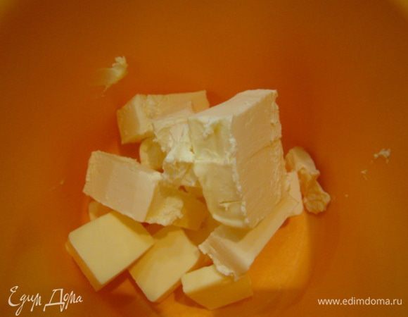 Мягкое масло взбить.