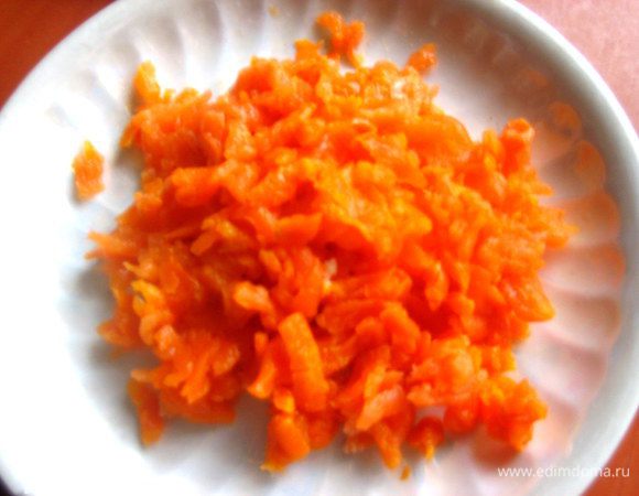 Морковь тоже отварить и натереть на тёрке.