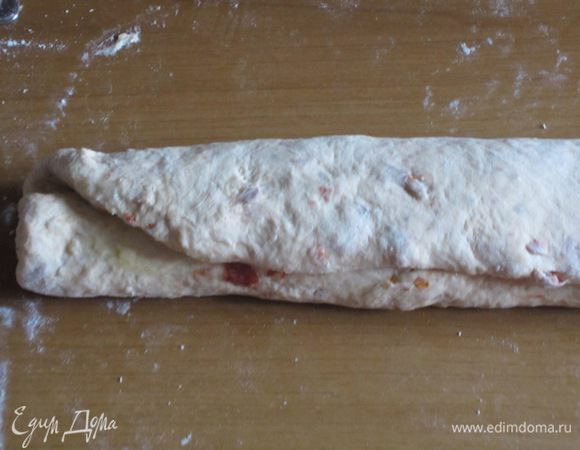 Плотно свернуть в рулет.