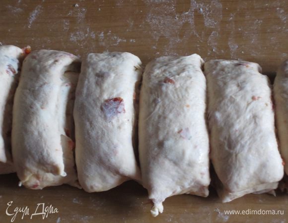 Нарезать на кусочки шириной 3-4 см.