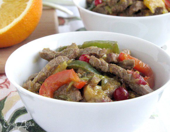 Мясо готово! Выкладываем в тарелки и пробуем. Очень вкусный был сегодня ужин.)))