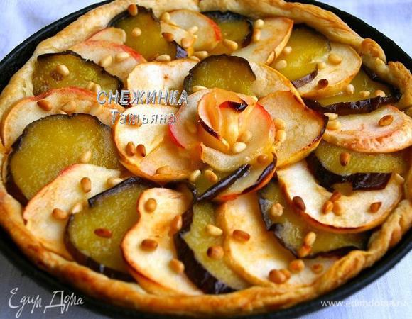 Ставим выпекаться в разогретую до 180°С духовку на 25-30 минут до румяного цвета теста.