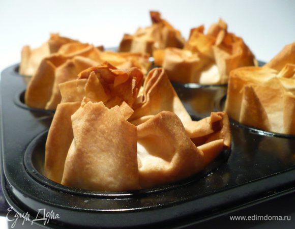 Отправить в разогретую духовку на 30-35 минут, пока тесто не зазолотится.