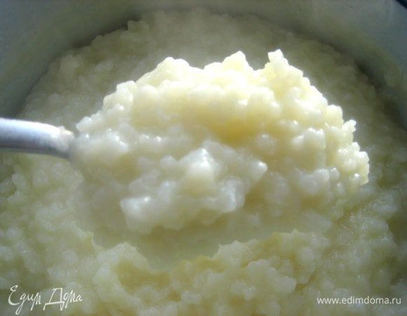 Оставляем ещё под крышкой, сняв с огня, чтобы ещё шелковистее стали рисинки.