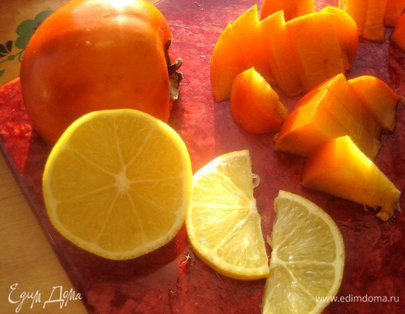 Возьмём дольку лимона для украшения порций...