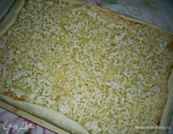 выпекаем в разогретой до 190-200°С духовке до зарумянивания. Ориентируйтесь по своей духовке. В моей пирог провел примерно 35 минут.