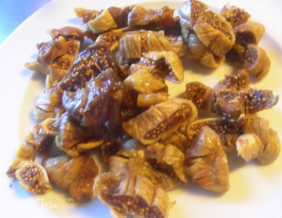 Инжир режем мелко. 
