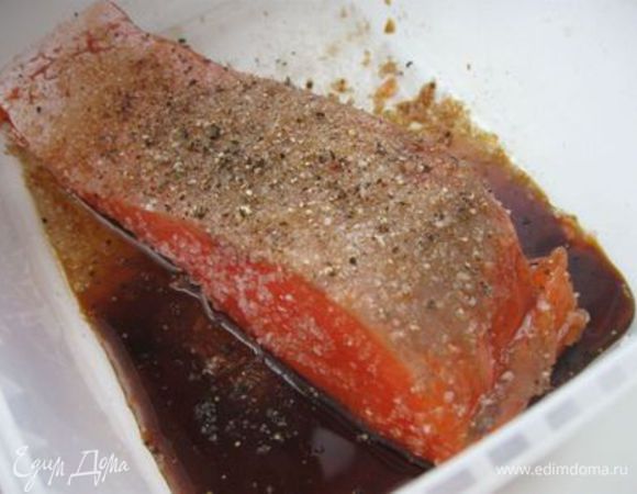 4 метод:  добавляем к засоленному филе 1 ст.л. темного соевого соуса, 1.5 ч.л. натертого на крупной терке корня имбиря, 1 ч.л. меда и  чуть-чуть смеси 4 перца (или черного свежемолотого перца). При комнатной температуре  выдержать 4 часа.  Минимальное время в холодильнике -  6 часов. 

