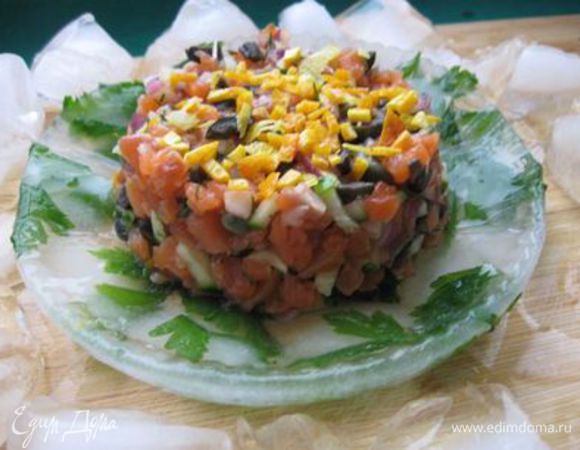 Оформить с помощью кольца в виде цилиндра. Украсить измельченной цедрой лимона и апельсина, поместить в ледяную тарелку.
Приятного аппетита!


