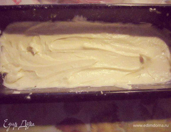 Выложить в форму. И выпекать 50-60 минут. 
