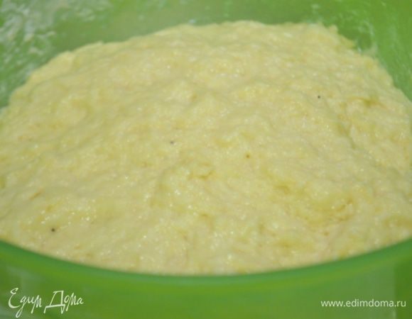 Тесто накрыть полотенцем и убрать на 1 час в теплое и темное место.