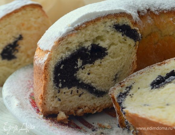 Готовый остывший кекс надо обильно посыпать пудрой, она тут действительно кстати, так как кекс не гиперсладкий и получается очень красиво и главное - вкуснооооо.