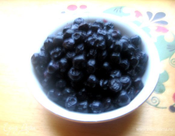 Поздно обнаружила, что черники осталось совсем мало в морозилке..., но я объясню в процессе,куда класть побольше.