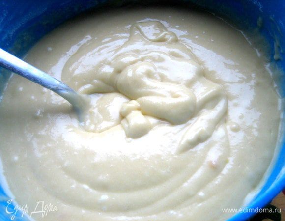 Растереть все масляные и мучные комочки.