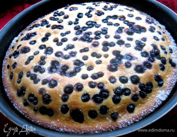 Я ещё ягоды посыпала немного сверху сахаром, когда выкладывала их.