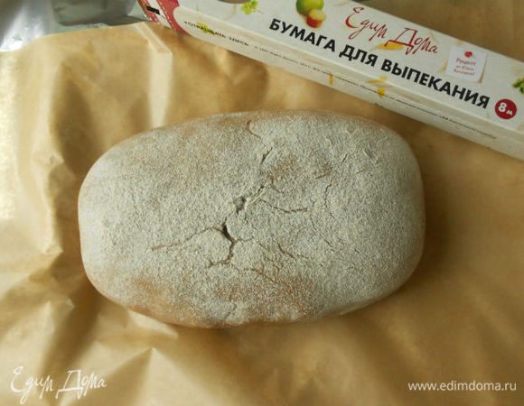 Выпекать около 30-40 минут, пока поверхность не затвердеет и превратится в корку.
Выньте блюдо из духовки и убавьте t до 125°C. 