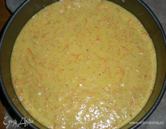 Духовку разогреть до температуры 160°С. Тесто вылить в форму размером 20 см в диаметре. Выпекать приблизительно 50-55 минут . Проверять деревянной лучинкой.