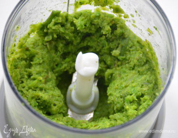 Взбить при помощи блендера в однородное овощное пюре.