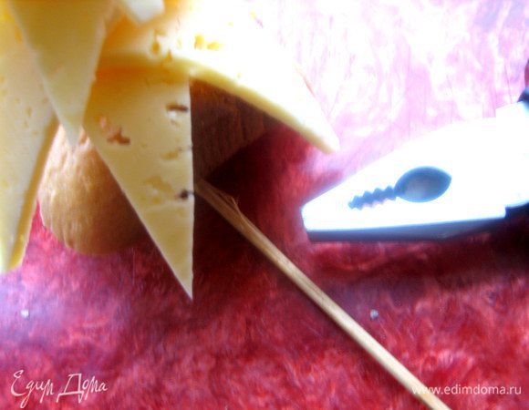 Лишний тупой конец откусываем плоскогубцами.