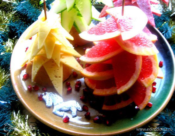 Посыпаем гранатом для украшения и держим в холодильнике до подачи.