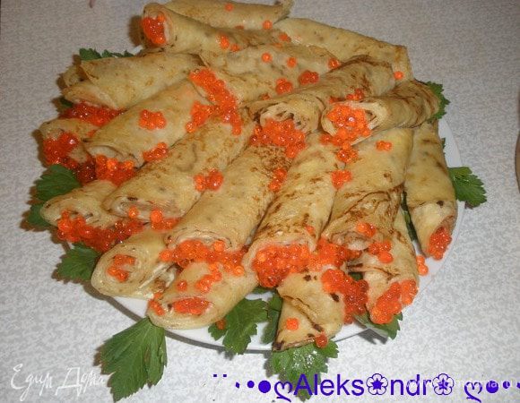 Молоко 2 ст., 2 яйца, 1,5 ст. муки, 0,5 ч.л. соли, 0,5 ст.л. сахара и 2 ст.л. подсолнечного масла "Слобода" соединить. Замесить жидкое тесто, дать настояться 20 мин., выпекать тонкие блинчики.
