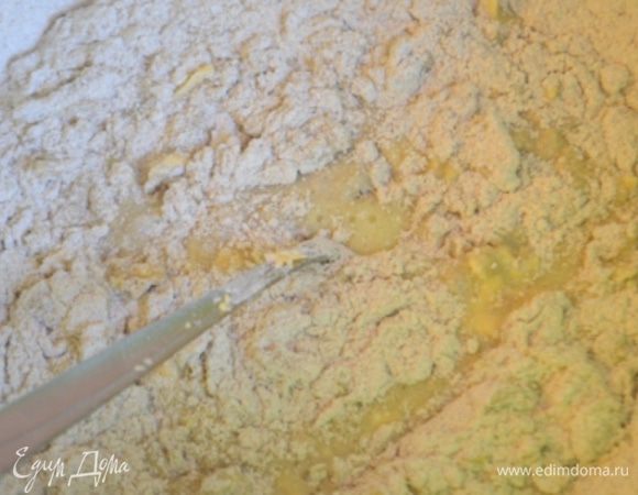 Ввести муку и размешать.