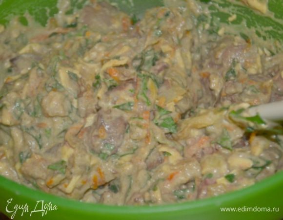 Добавить остывшую печень и зелень в конце, перемешивать.